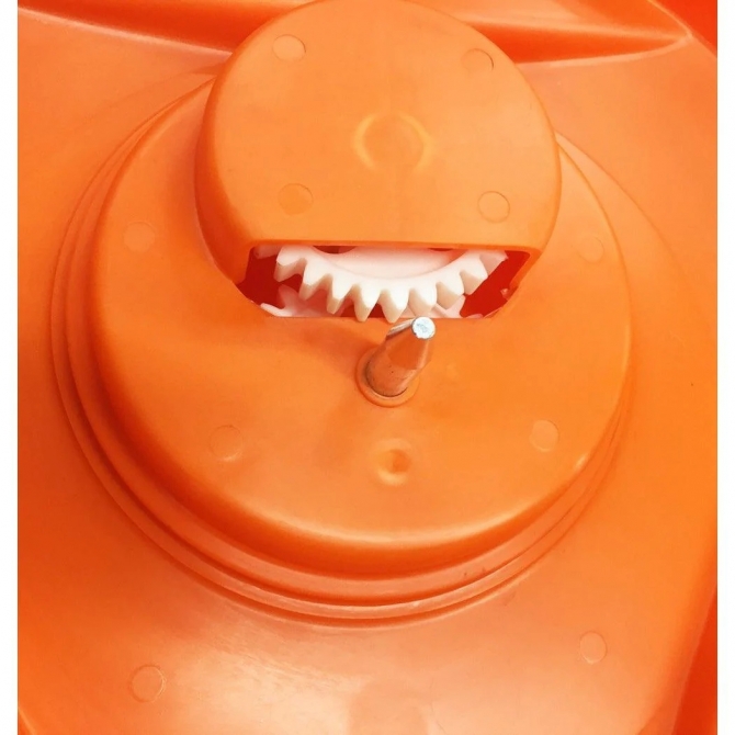 Dynamic SD92 Manual Salad Spinner - 5 Gallon (20 Liter) Capacity E002 