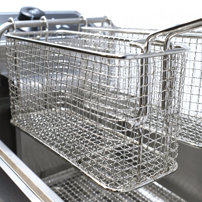 Omcan - 6 qt (7 Liters) Single Countertop Electric Fryer – 110V, 1Ph, 1350W 34867